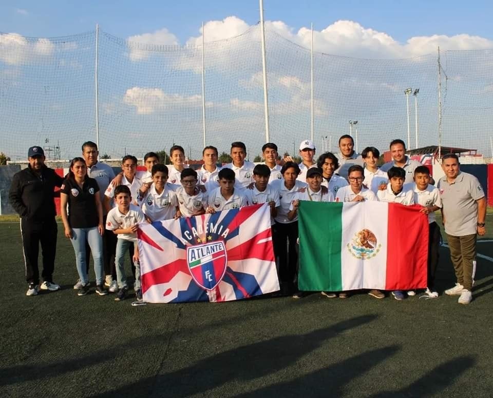 Niños del sub 15 de la Academia Atlante FC Toluca varados en Perú