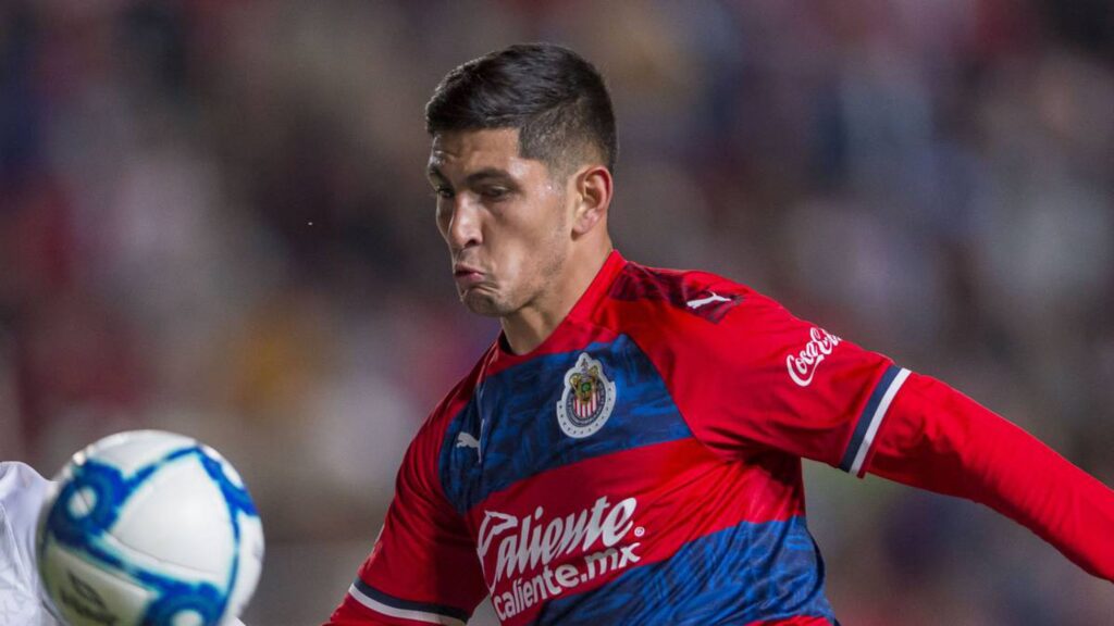 Víctor Guzmán llegaría a Chivas para el Clausura 2023