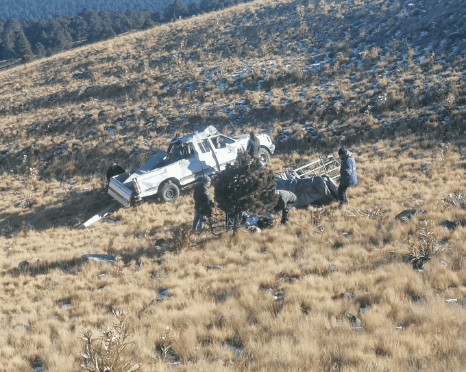 Volcadura de camioneta en Nevado de Toluca deja 3 heridos de gravedad