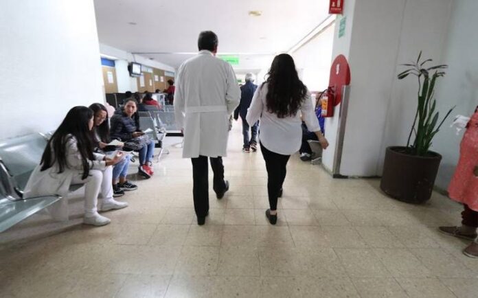 Investigan muerte de 10 pacientes con parálisis facial en Guanajuato
