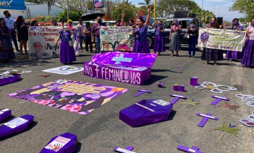 Persiguen y asesinan a una mujer cuando viajaba en su auto en Oaxaca