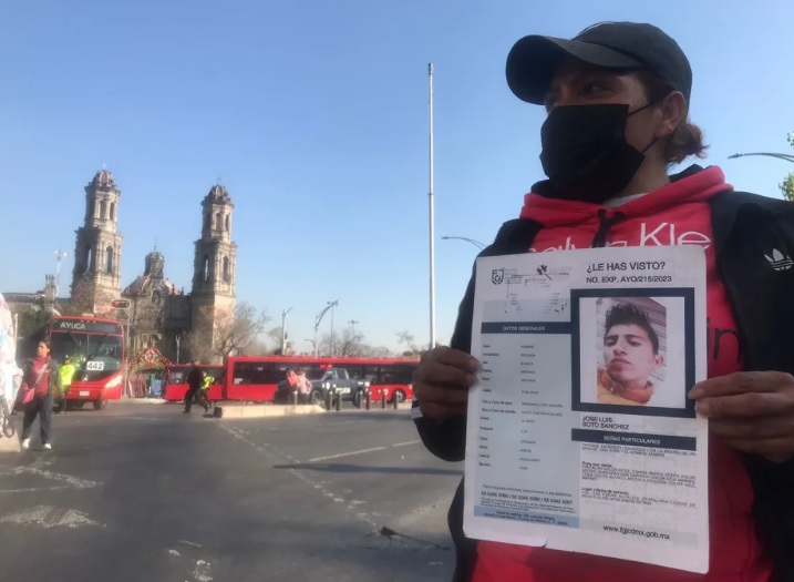 Bloquean Paseo de la Reforma, exigen apareción del joven Soto Sánchez