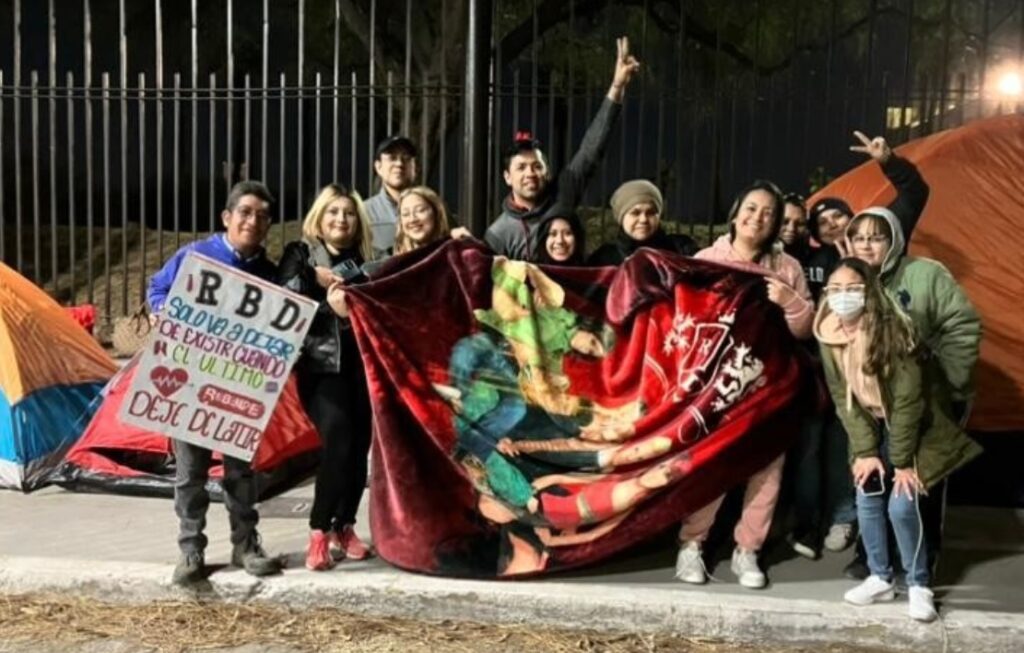 Fans decidieron acampar para obtener sus boletos de RBD en Monterrey