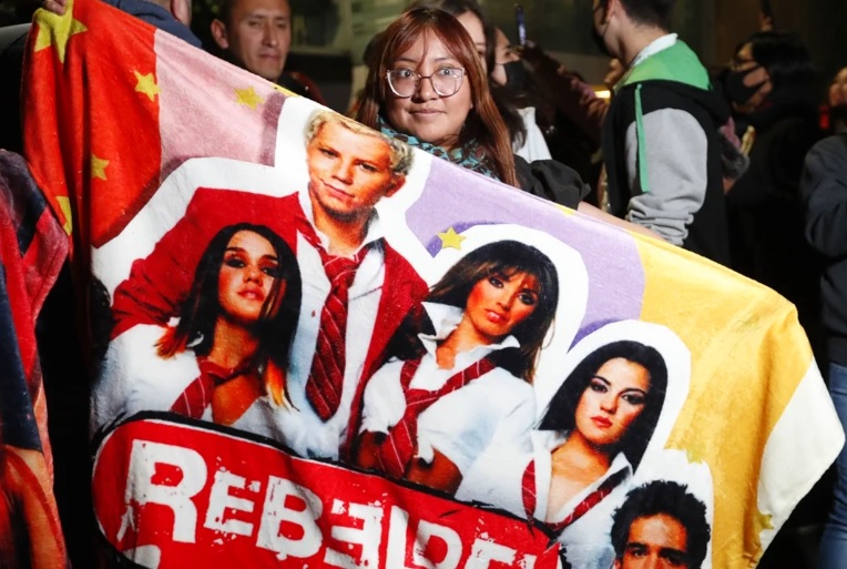Fans de RBD se quejan del servicio de Ticketmaster en segundo día de venta