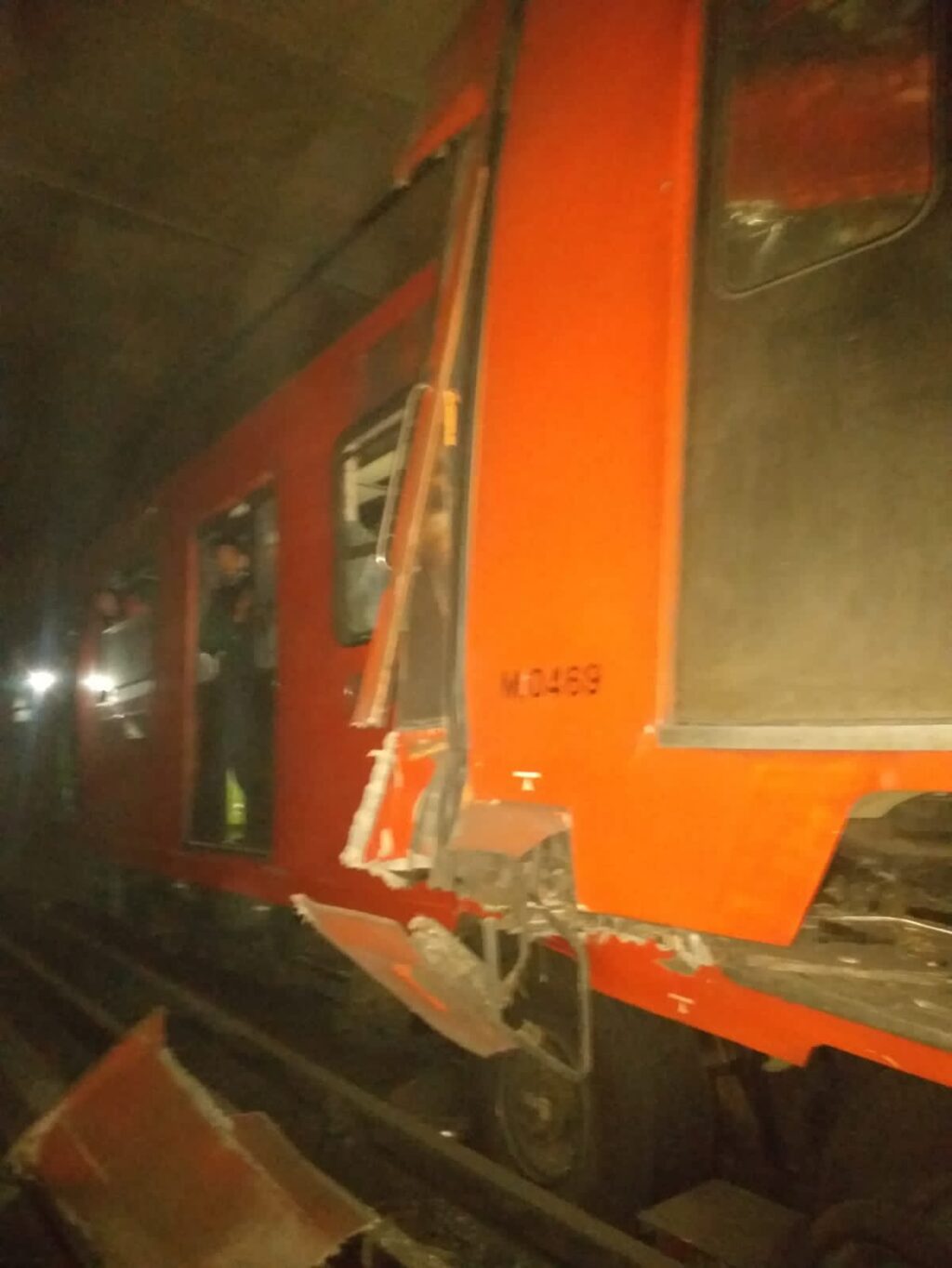 Reportan choque de vagones en túnel de La Raza de la Línea 3
