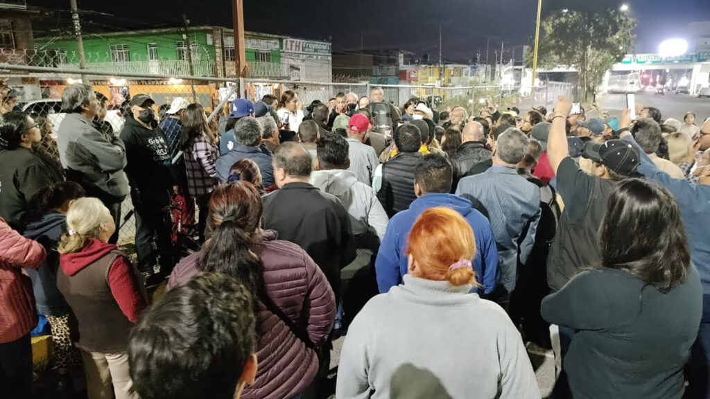 Vecinos y comerciantes amenazan con parar trenes en la México