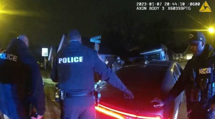 Publican video de policías de Memphis golpeando a Tyre Nichols