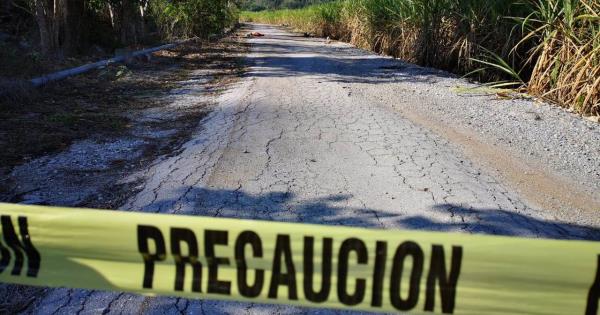 Localizan dos hombres sin vida en una terracería en San Luis Potosí