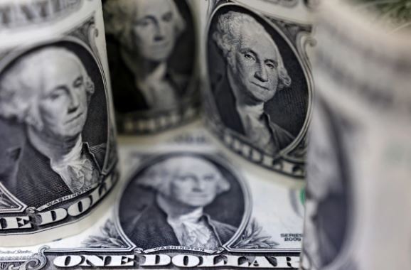Dólar inicia la semana en 18.96 pesos en promedio