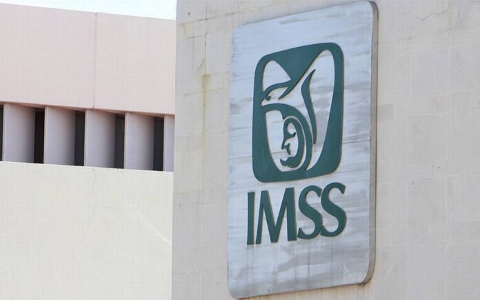 IMSS debe hacer públicos los nombres de médicos especialistas cubanos