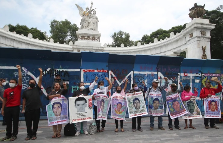 Ordenan a la FGR informar las órdenes de aprehensión por Ayotzinapa