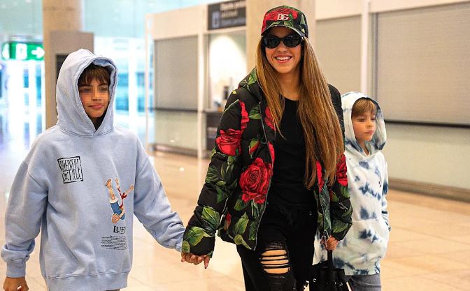 Shakira hace viaje especial con sus hijos para conocer a su ídolo Bizarrap