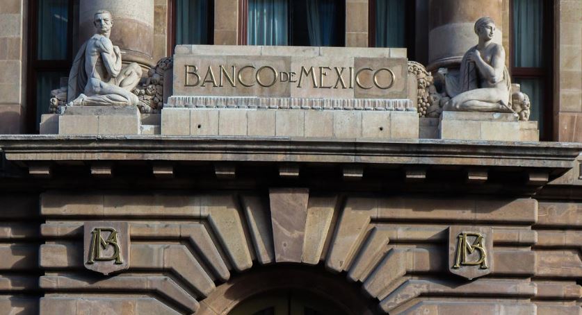 Banxico anuncia hoy aumento de tasas de interés, prevén 25 puntos base