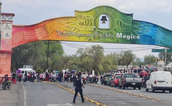 Bloquean acceso a Teotihuacán por muerte de estudiante