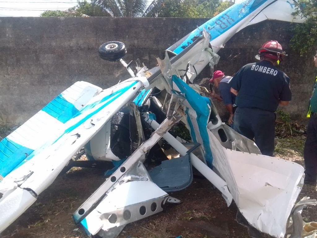 Desplome de avioneta deja dos lesionados en Mérida, Yucatán