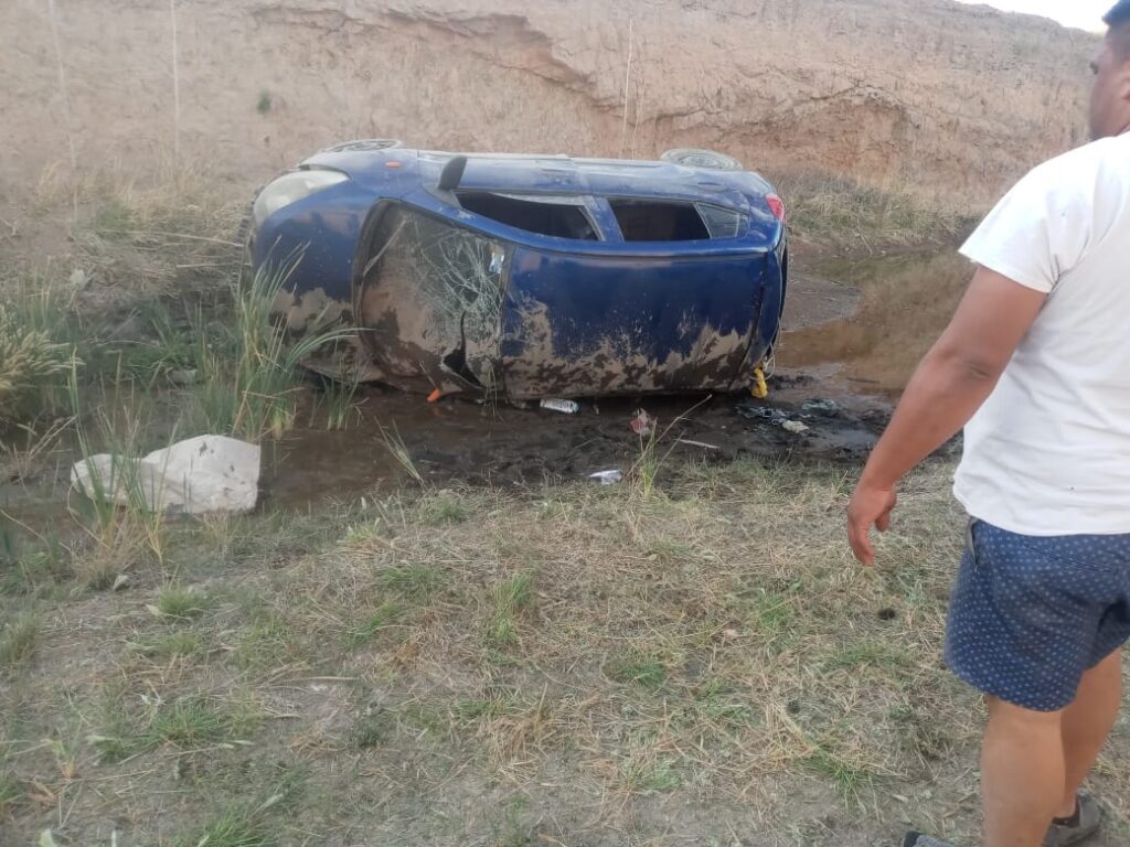 Una familia procedente de Zacatecas, sufre aparatosa volcadura en Rincón de Romos