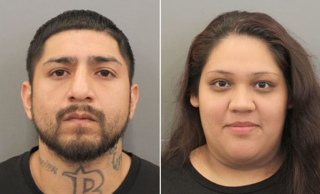 Detienen a pareja acusada de asesinar a golpes a su propio bebé en Texas