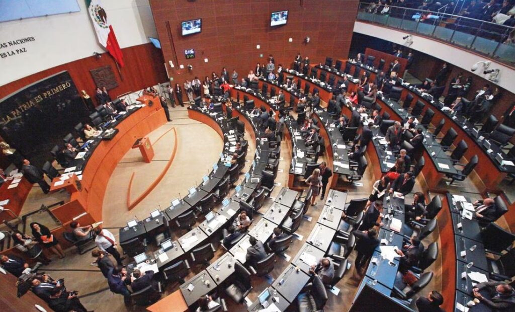 Senadores de Morena se reunirán con AMLO ante toma de tribuna