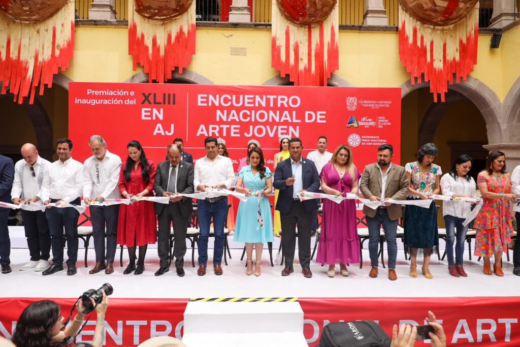 Encabeza Jiménez Recorrido Inaugural de la Verbena y Premiación del Encuentro de Arte Joven