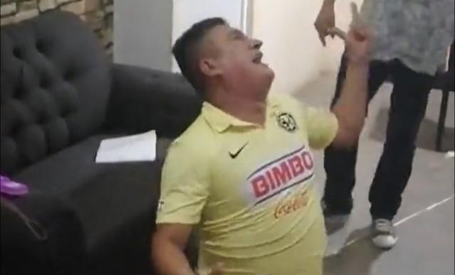 Aficionado del América llora de felicidad por la derrota de Chivas