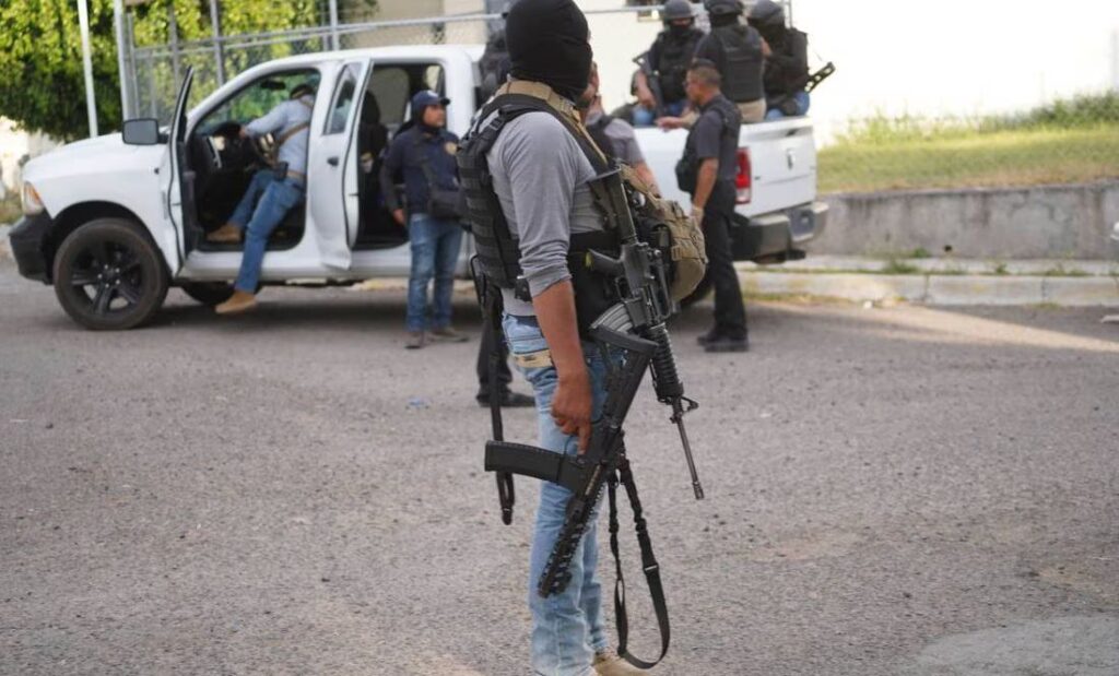 Hombres armados atacan sede de la fiscalía de Chiapas; un joven murió por una bala perdida