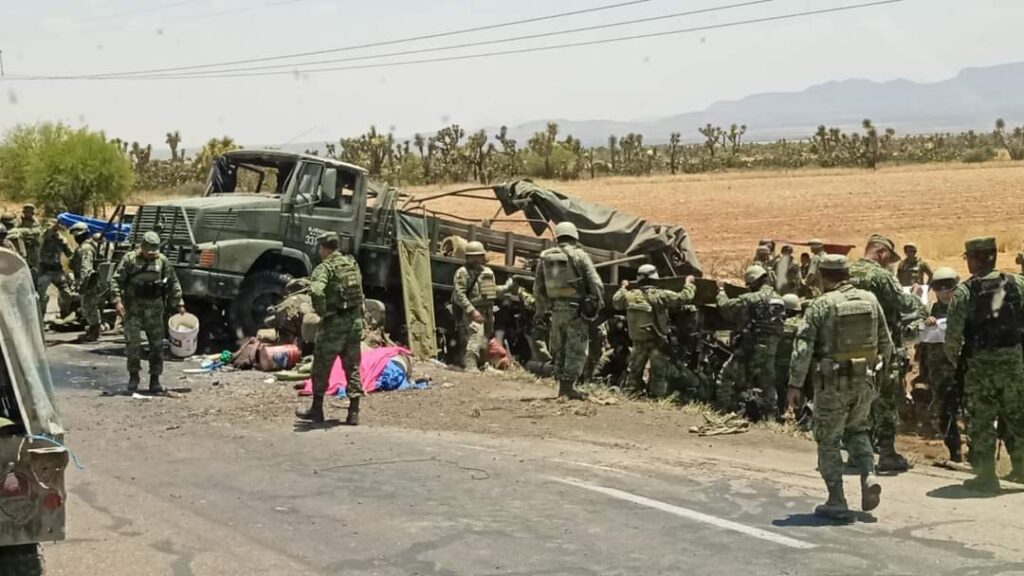 Mueren 3 soldados tras accidente de camión militar en Zacatecas