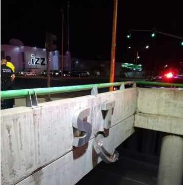 Policías Municipales evitaronque una persona intoxicada se suicidara en puente vehicular