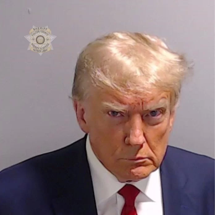 Difunden foto de Donald Trump fichado en cárcel de EU