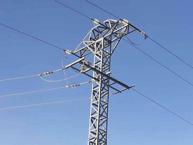 Hombre intenta quitarse la vida en torre eléctrica en Sinaloa