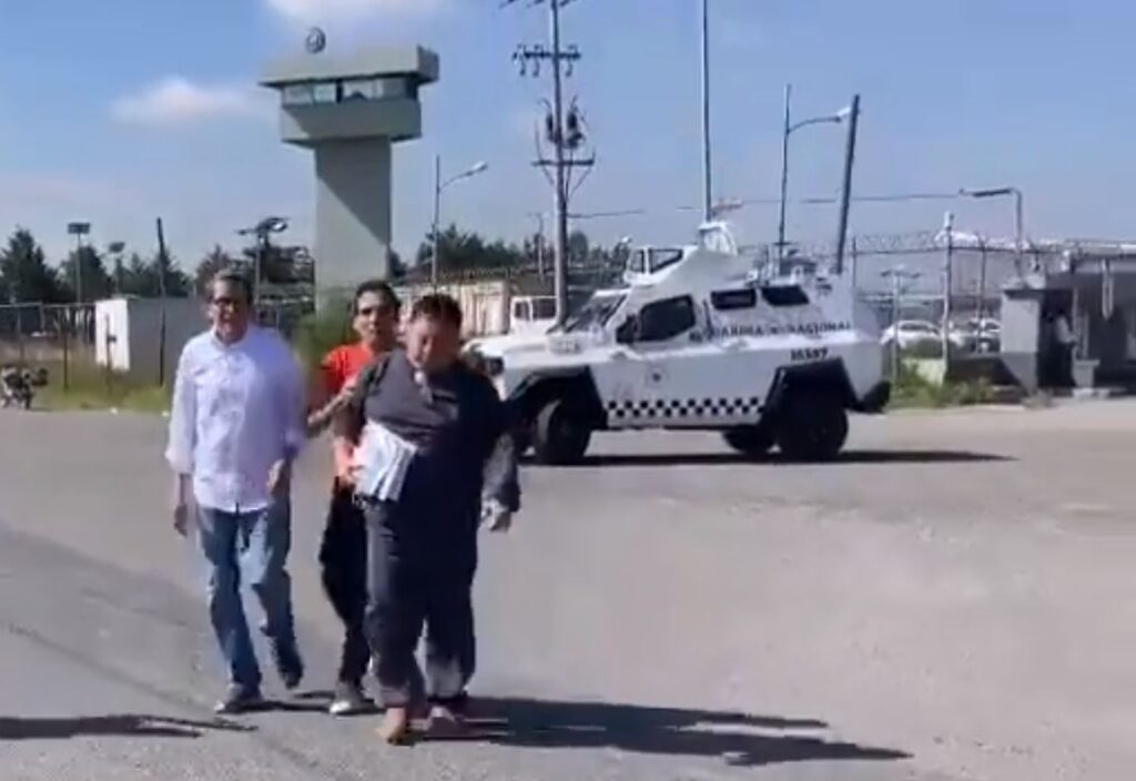 Sale de prisión Uriel Carmona, fiscal de Morelos