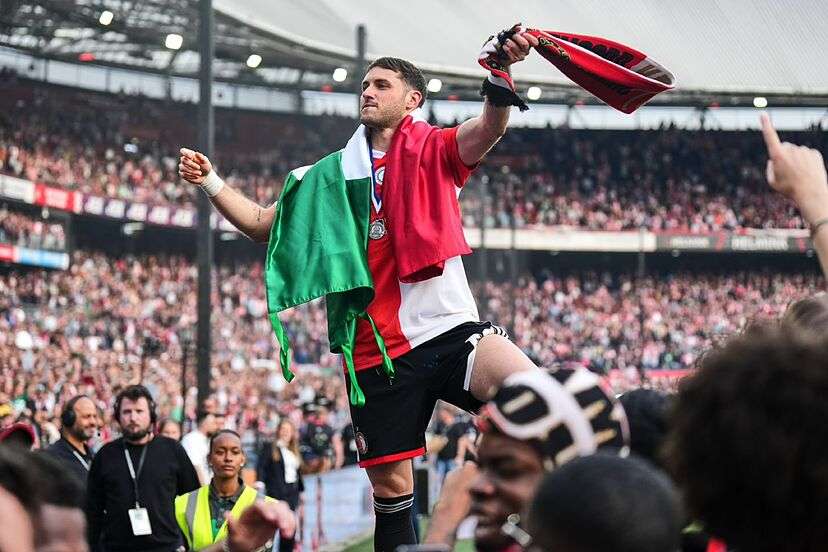 Santiago Giménez festeja el 16 de septiembre con gol en el Feyenoord