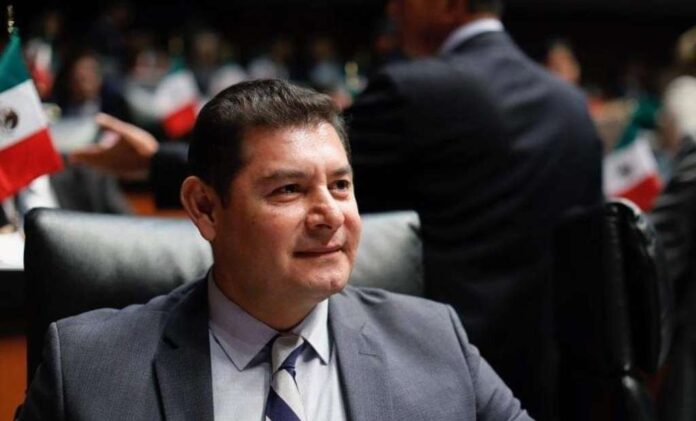 Alejandro Armenta buscará gubernatura de Puebla