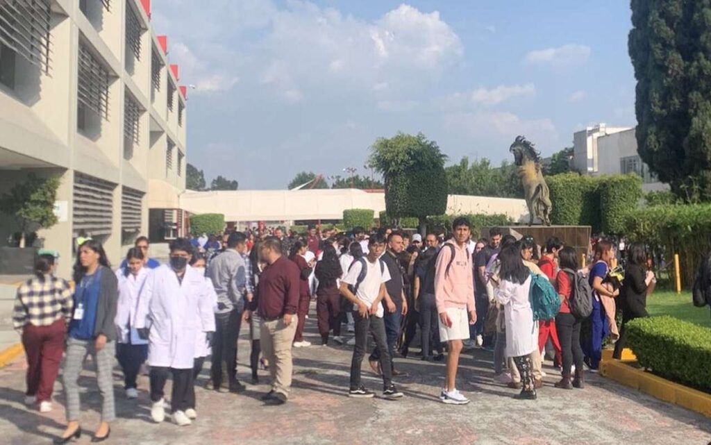 Por riña entre dos alumnos desalojan UVM campus Coyoacán