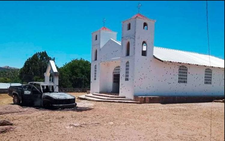 03 Tras balacera dejan cuerpo decapitado en iglesia de Chihuahua