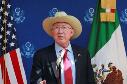 10 Ken Salazar asegura que Mexico regresara a la categoria 1 de seguridad aerea 1