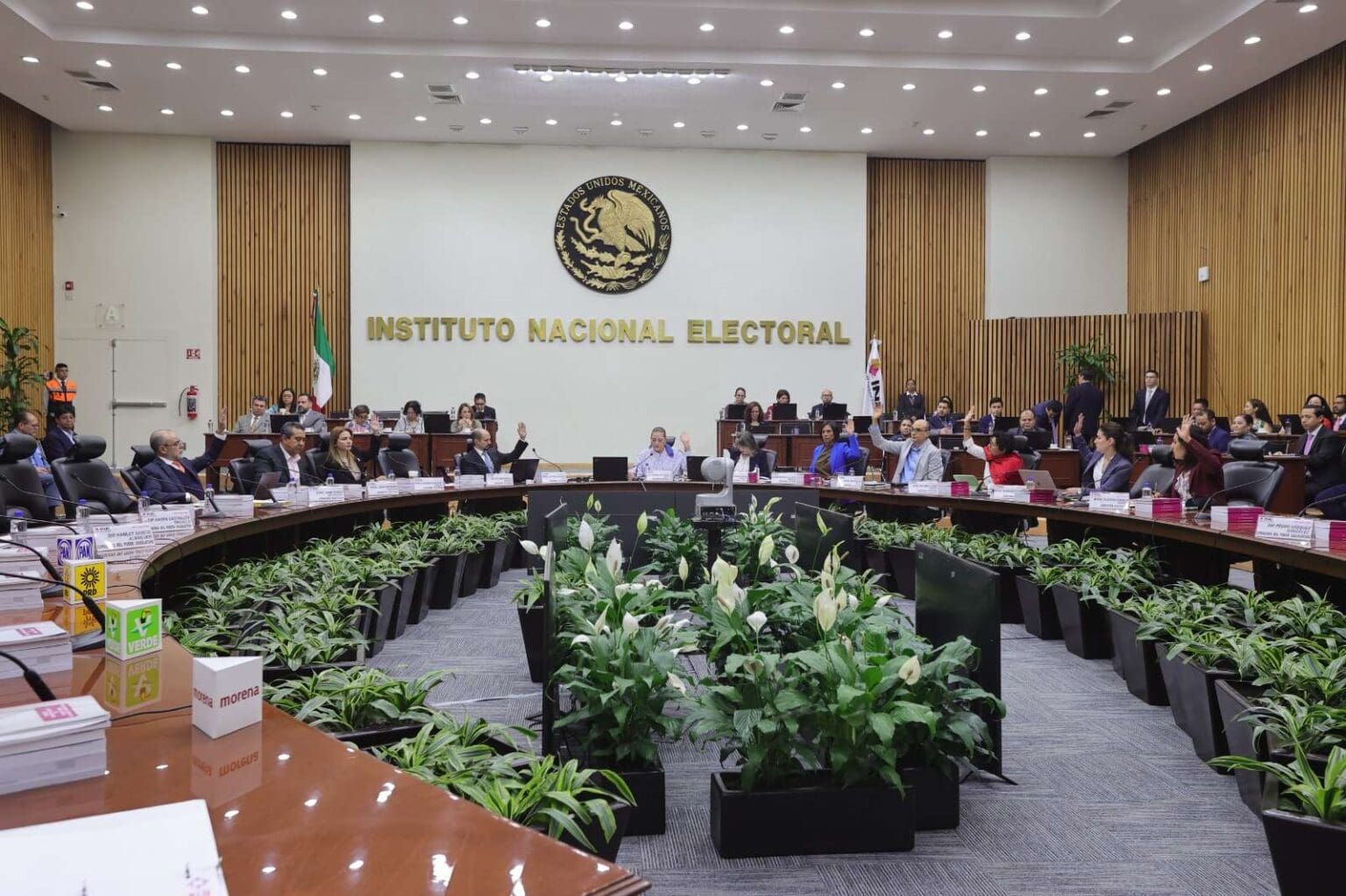 INE ordena bajar espectaculares y video de Samuel García con Máynez