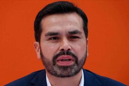 Máynez critica lista de candidatos pluris del PAN y PRI para Senado
