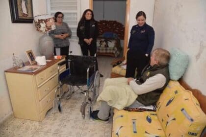 Lleva el DIF Estatal a las casas de personas con discapacidad, sillas de ruedas y andaderas