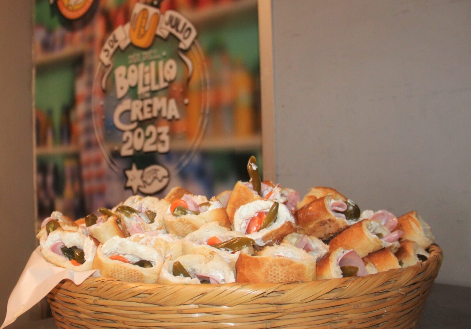 Bolillo con crema 1 scaled 1