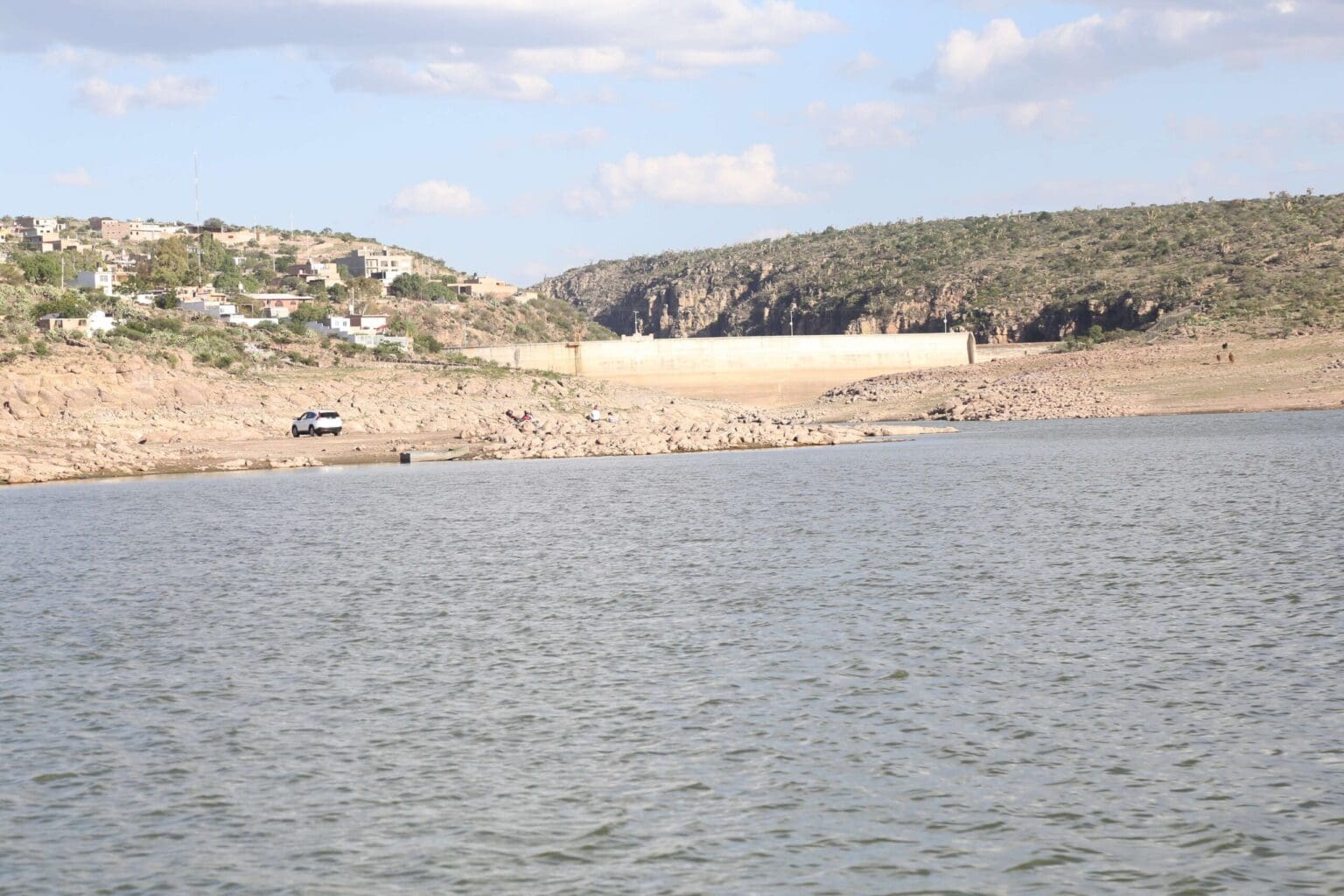 Compuerta de la presa Calles scaled 1