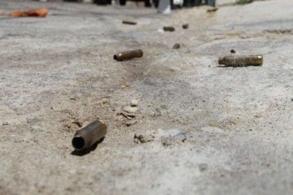 Ataque armado a pasajeros de una camioneta deja un muerto en Morelos