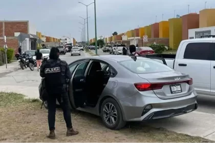 Enfrentamiento deja 2 policias heridos y un civil muerto en Guanajuato 1