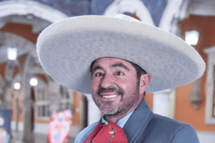 LLAMA JORGE LOPEZ COLOR