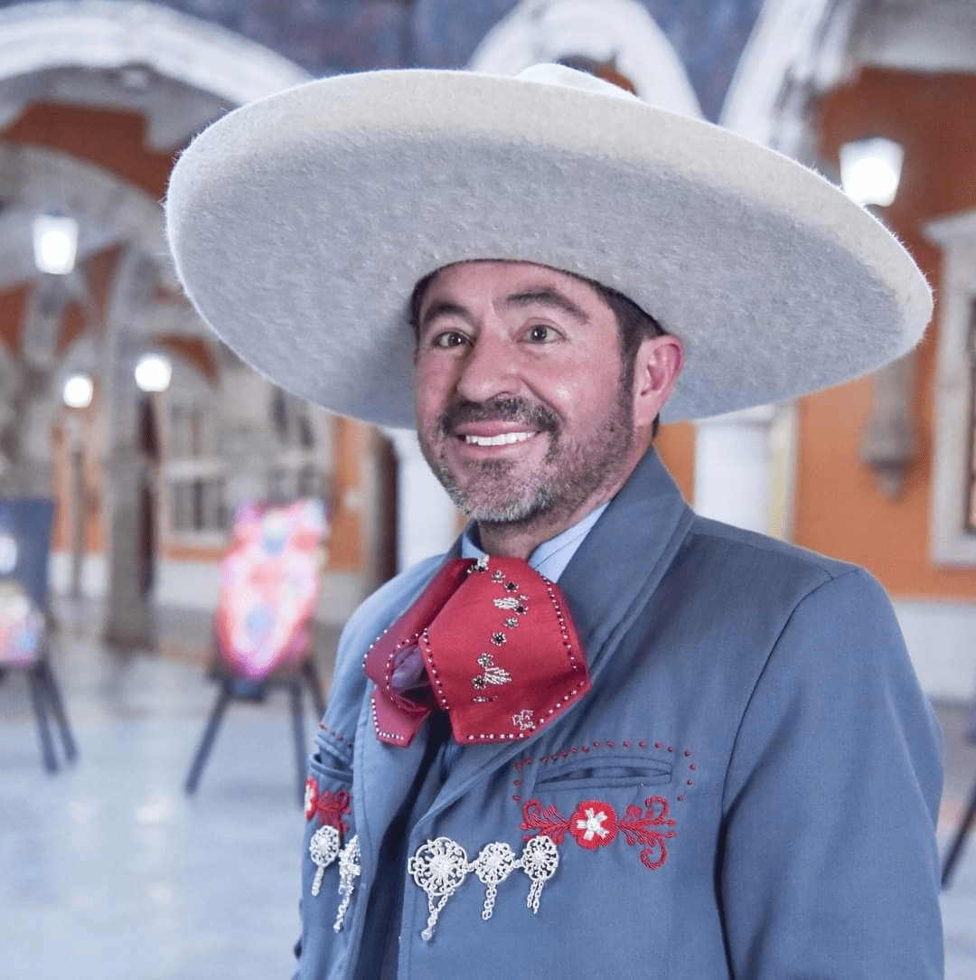 LLAMA JORGE LOPEZ COLOR