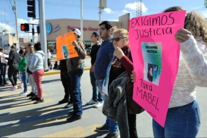 LLAMA MANI MABEL COLOR