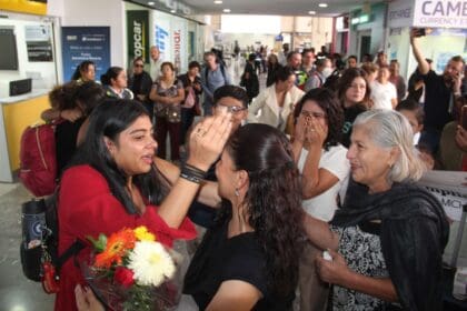 Llegada al aeropuerto de los mexicanos varados en Jerusalen 14 scaled 1