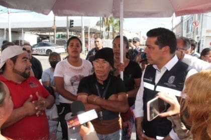 Manifestacion de vecinos de Josefa ortiz de Dominguez por falta de agua cierran la avenida paseo de la Cruz y Josefa ortiz 4 scaled 1