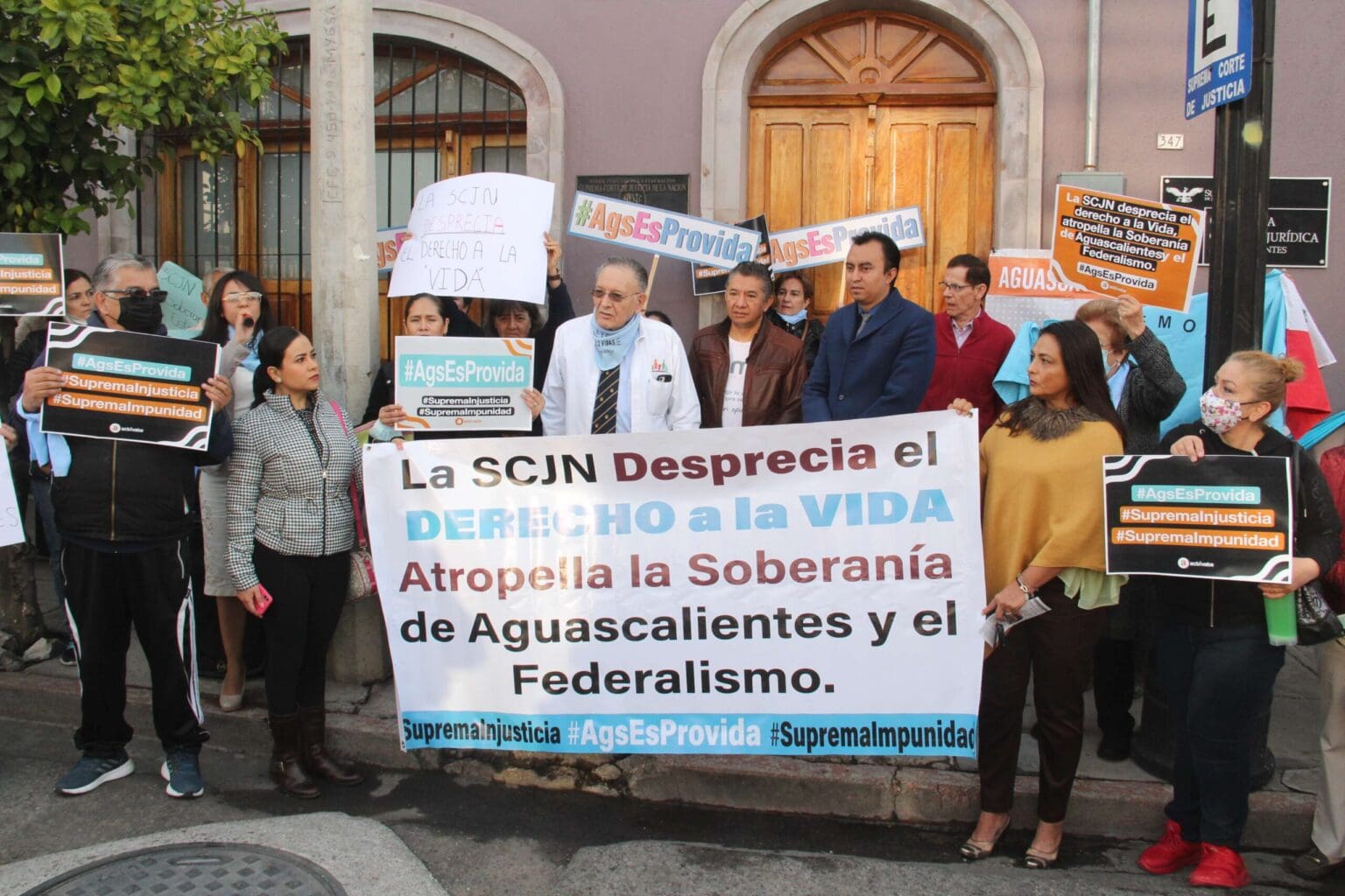 Manifestacion del frente Estatal Por La Familia 2 scaled 1