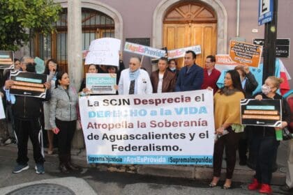 Manifestacion del frente Estatal Por La Familia 2 scaled 1