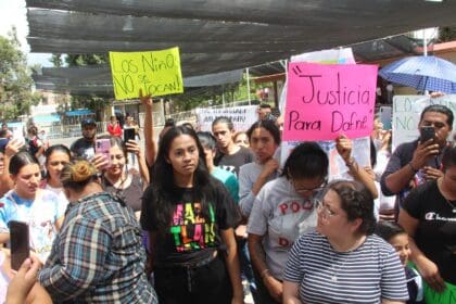 Manifestacion en la escuela Primaria Marie Curie 14 COLOR scaled 1